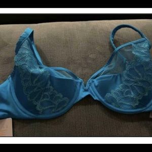 Savage X bra Size 32 DDD fit more like a 32 C